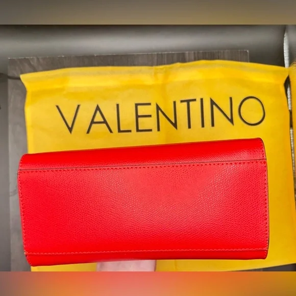 VALENTINO BY MARIO VALENTINO|PRICE FIRM💲
Red Kiki Leather Shoulder Bag-Pre-Loved - Picture 6 of 10